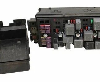 2007 CHEVROLET MALIBU FUSE BOX ENGINE 3.5L